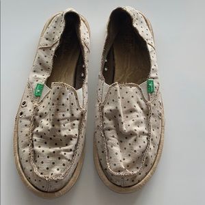 Women’s Sanuk shoe. Lightly worn